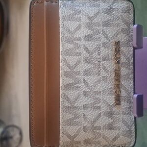Michael Kors Card Holder- Vanilla Color